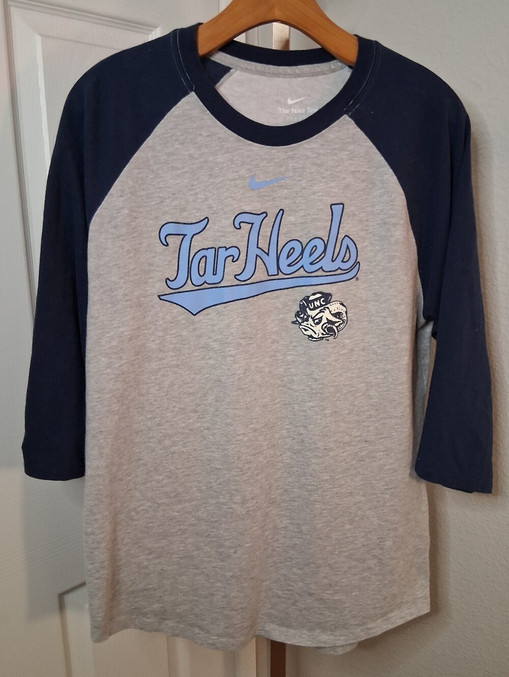 The Nike Tee NC Tarheels Shirt Medium